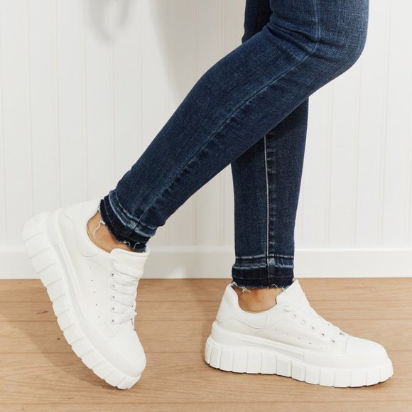 Qupid Going and Growing Chunky Sole Lace-Up Sneakers, Size 6 (FITS LIKE 5.5-6)
